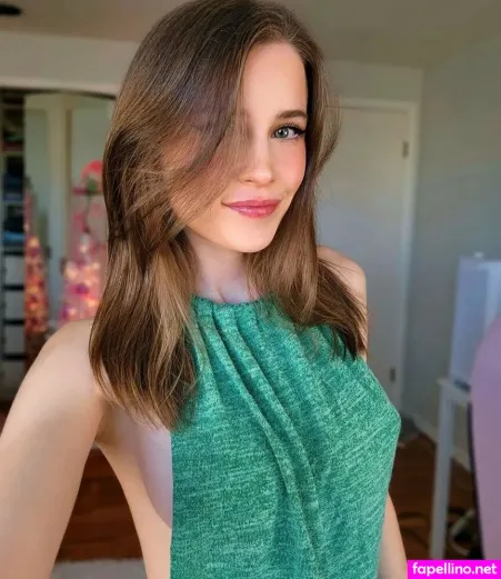 Emmabarbyy OnlyFans Thumbnail #CVCYn0Ni2g