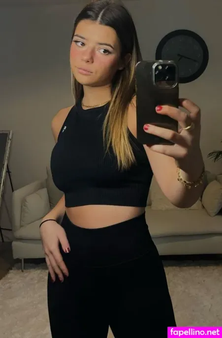 Emmabourson OnlyFans Thumbnail #yGgyEv7QuN