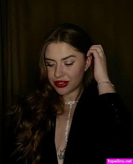 Emmacharlottee OnlyFans Thumbnail #ynOwt5B85j