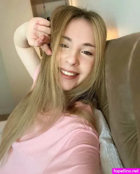 Emmacut1e OnlyFans Thumbnail #nZklMTuicL