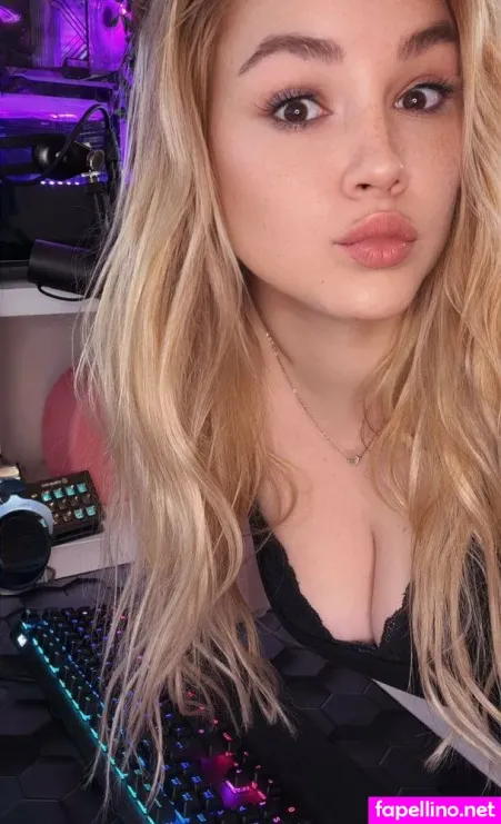 Emmadizzy 4 OnlyFans Thumbnail #4SqU40pa30