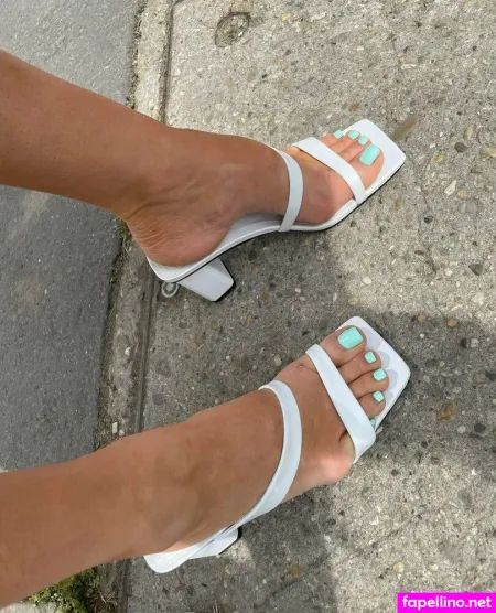 Emmalovettfeet OnlyFans Thumbnail #OZZllcufVF