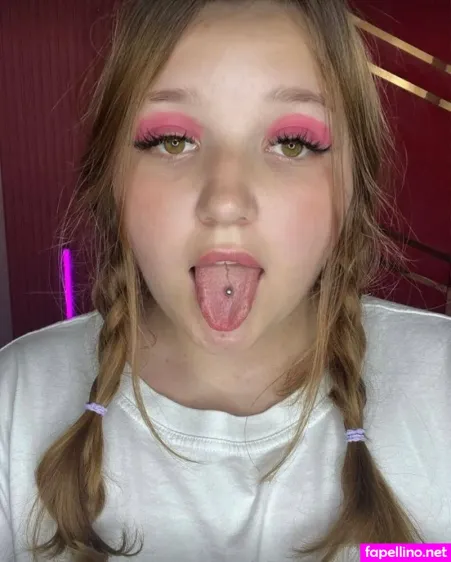 Emmaluxey OnlyFans Thumbnail #HnlcOnE5pn