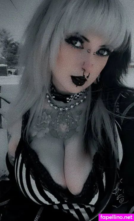 Emmamaybyte 1 OnlyFans Thumbnail #jtmZ4Qi953