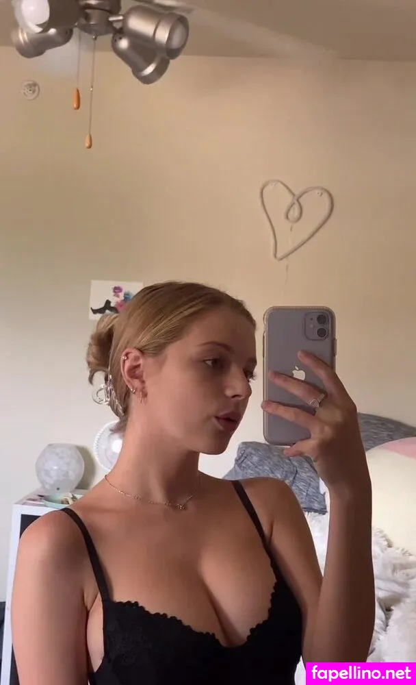 Emma, Emmanuelle, bunni.emmie, e_weddy, emmanuelleweddell Nude Leaked OnlyFans Photo #5p7EuEKjpc