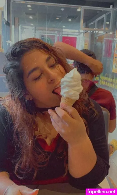 Emmapear OnlyFans Thumbnail #vB9b1WDVRb