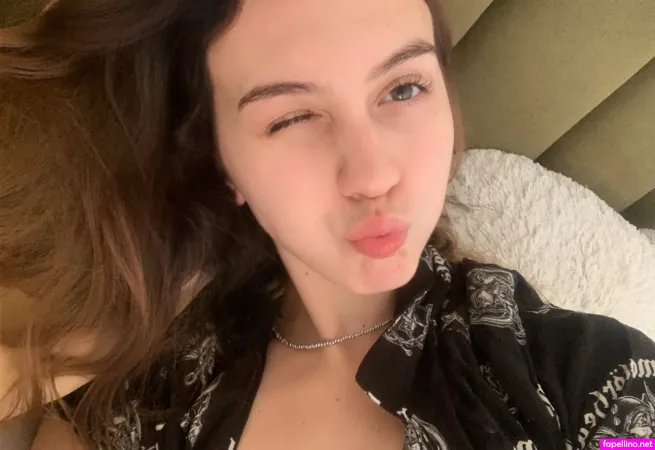 Emmauzi OnlyFans Thumbnail #GVXJGXc7Tp