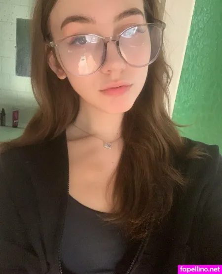 Emmauzi OnlyFans Thumbnail #tPkc8kM8QA