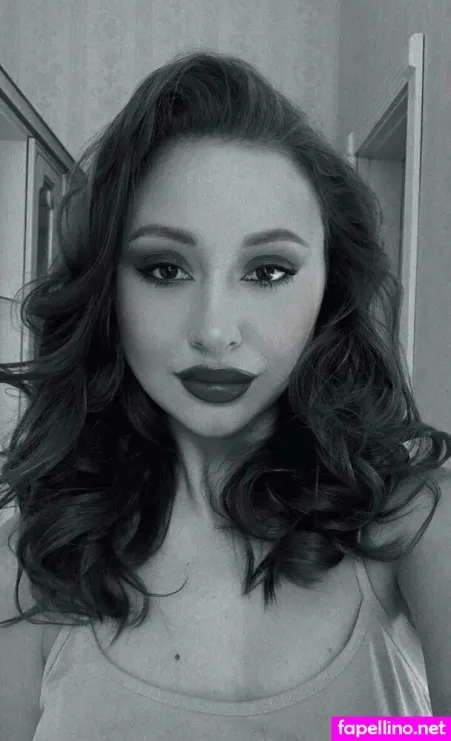 Emmaxxxbody OnlyFans Thumbnail #W5yxgODZtb