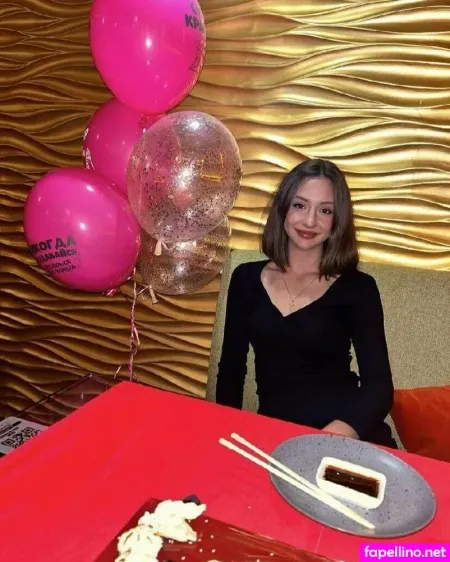 Emmaxxxbody OnlyFans Thumbnail #YCYRc8DfAf