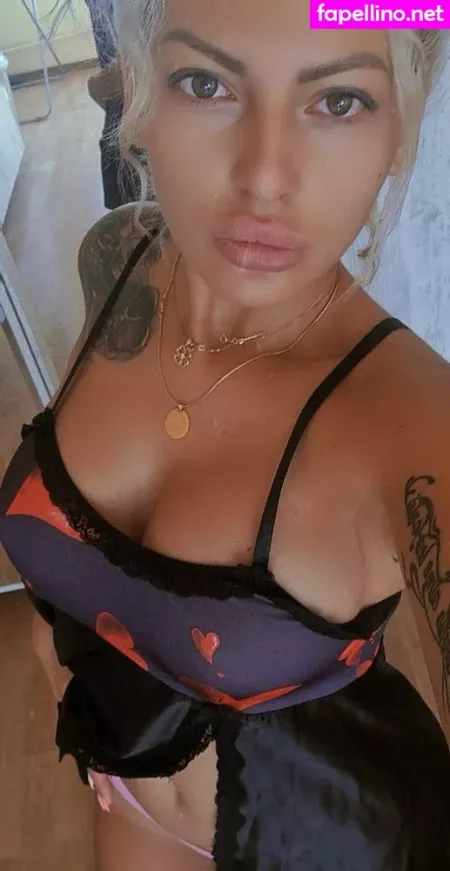 Emmie Six OnlyFans Thumbnail #2C48TITnV0