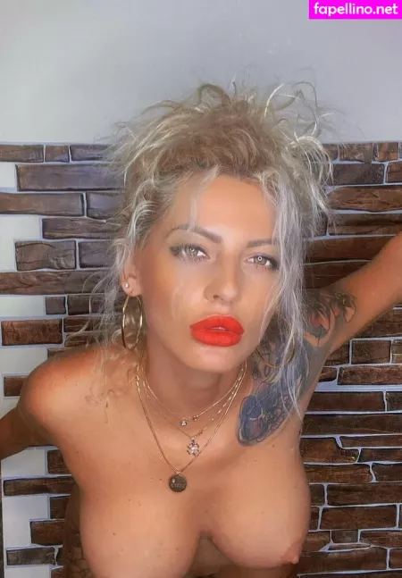 Emmie Six OnlyFans Thumbnail #i0f2fKPw9E