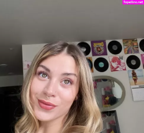 Emmily Mello OnlyFans Thumbnail #j5BoEkujuT