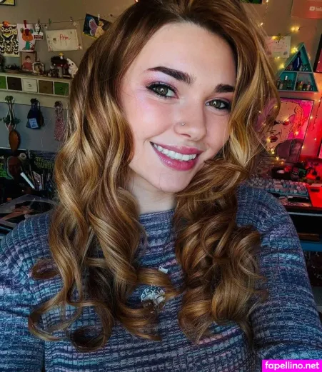 Emmy Beth OnlyFans Thumbnail #BEgunht1EZ