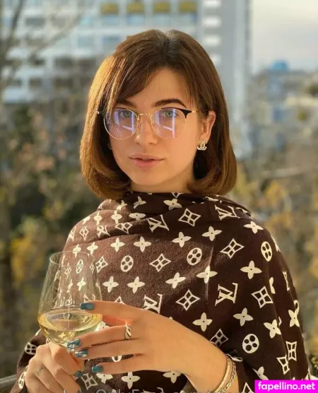 Emmy Milller OnlyFans Thumbnail #SE0n1j5DgQ
