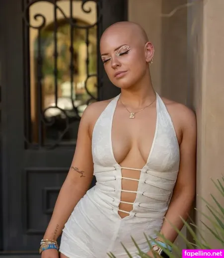 Emmycombss OnlyFans Thumbnail #AtWXxkfcAP