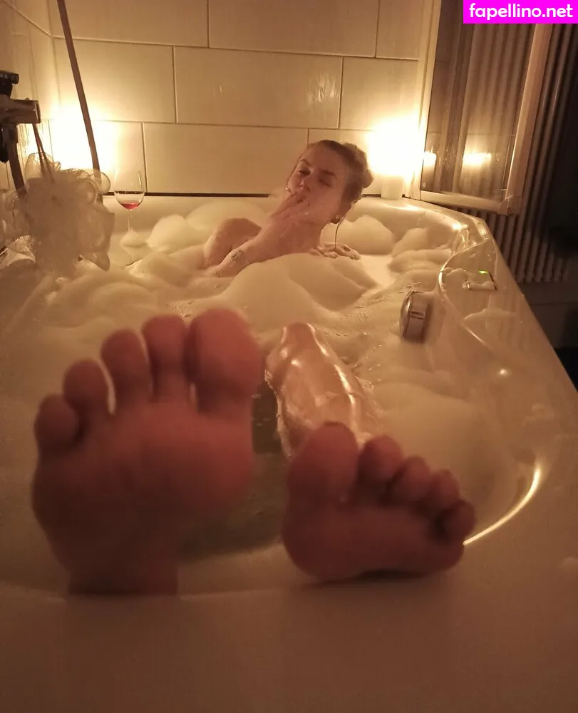 emmyfeetandsocks, theluckyguy_efs Nude Leaked OnlyFans Photo #a10NT5dFie