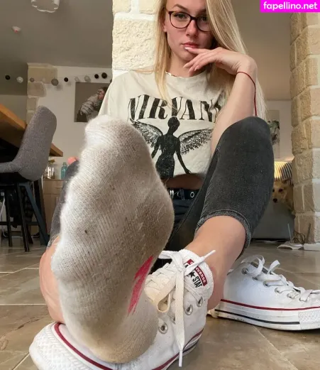 Emmysfeetandsocks OnlyFans Thumbnail #9wjjHlkVoe