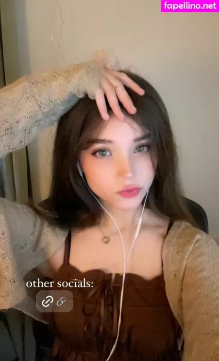 Emmyuh 1 OnlyFans Thumbnail #9go37KtiPj