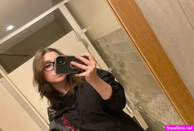 Emoreptar OnlyFans Thumbnail #UYLwhGTC5q