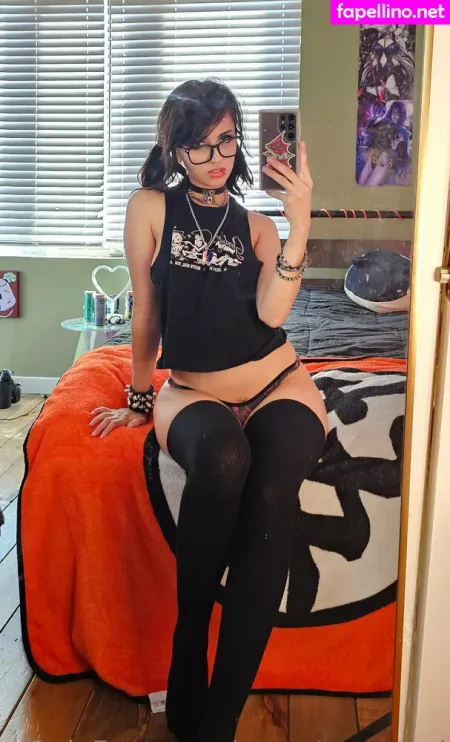 Emostonergorl OnlyFans Thumbnail #3hb4MSHGZW
