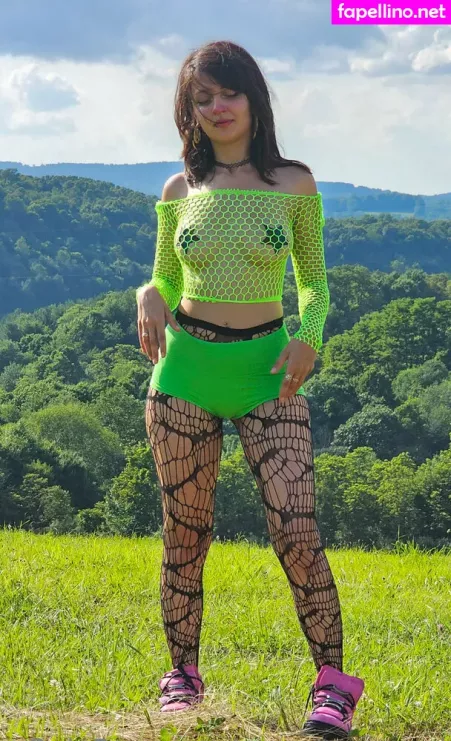 Emostonergorl OnlyFans Thumbnail #7FKtwiPDtj