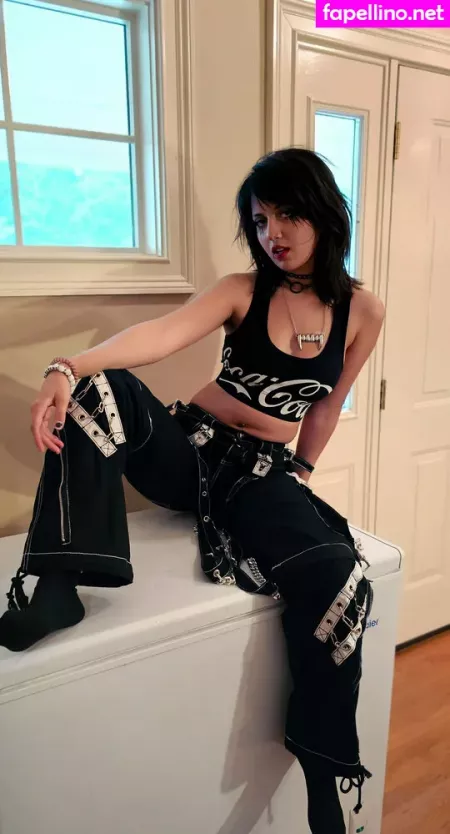 Emostonergorl OnlyFans Thumbnail #BEBajb0ObL