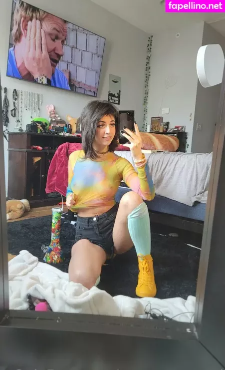 Emostonergorl OnlyFans Thumbnail #LbaaEdCxV2