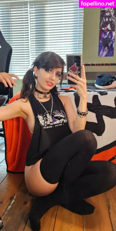 Emostonergorl OnlyFans Thumbnail #WDCVMKI9Qs