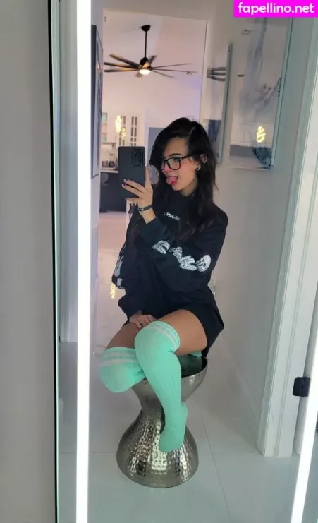 Emostonergorl OnlyFans Thumbnail #bHtV8zkZWx