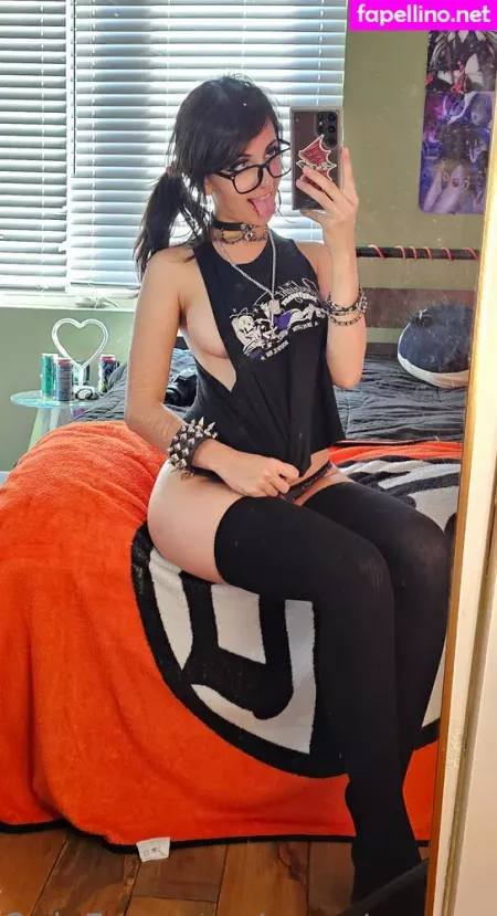 Emostonergorl OnlyFans Thumbnail #cMsDCNkeEY