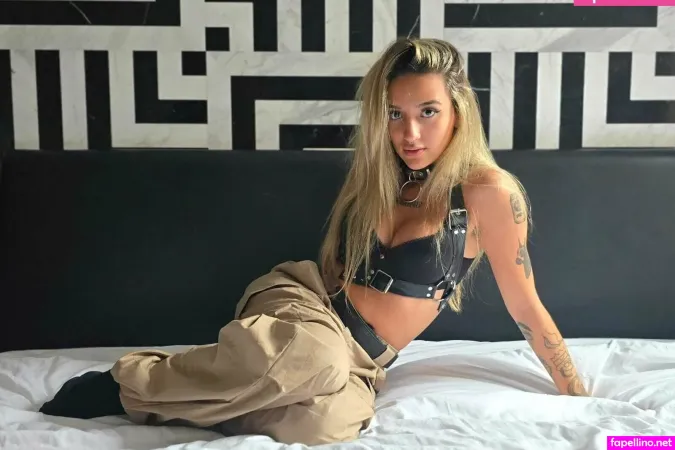 Emylee01 OnlyFans Thumbnail #HzvkWPT2lk