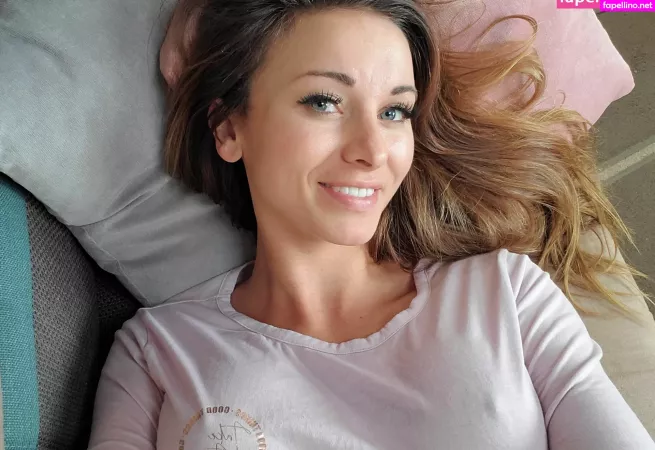Emyloulove OnlyFans Thumbnail #rDrVoPWxkn