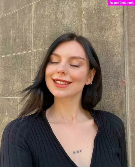 Emyraine OnlyFans Thumbnail #mzEuQr9BbW