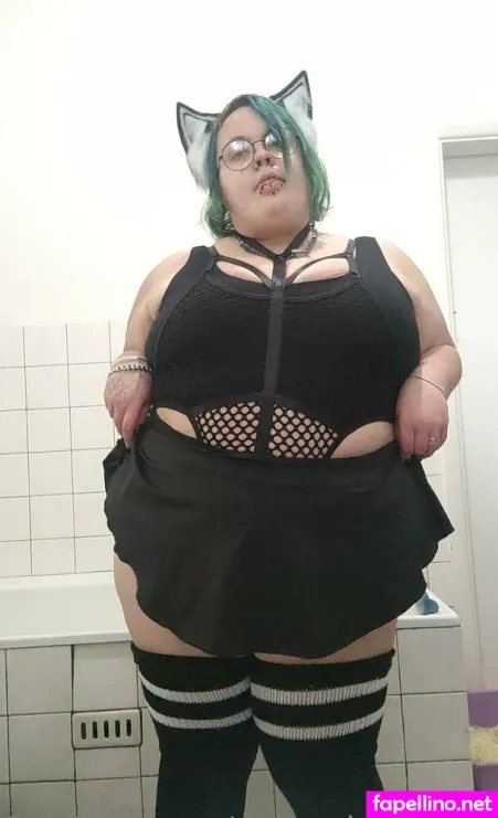 Enby Chonky Stoner OnlyFans Thumbnail #b3VUJCQmZ3