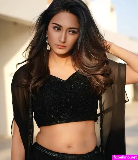 Erica Fernandes OnlyFans Thumbnail #IgnQPdCsNq