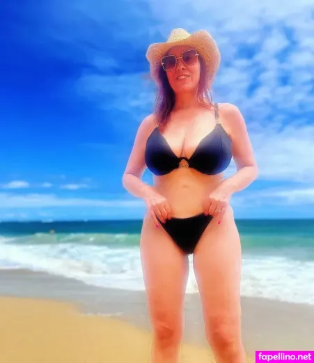 Erica Schroeder OnlyFans Thumbnail #j9E0kmn75G