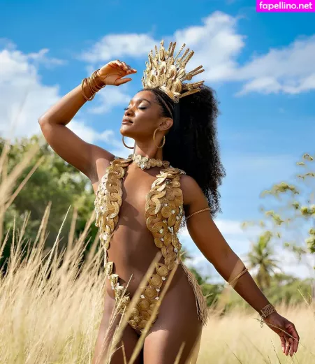 Erika Januza OnlyFans Thumbnail #e00x010DGc
