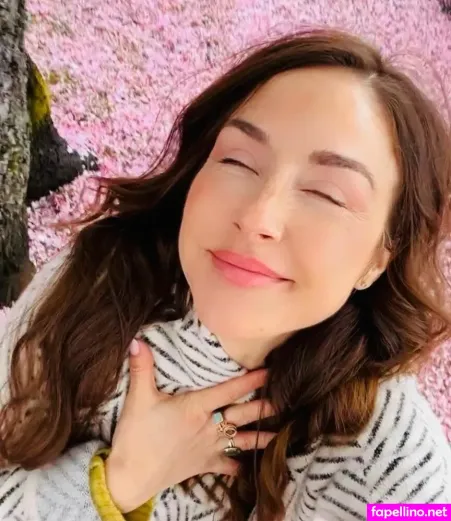 Erin Karpluk OnlyFans Thumbnail #I6RILmH0qD