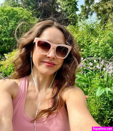 Erin Karpluk OnlyFans Thumbnail #tAQBgEAl0J