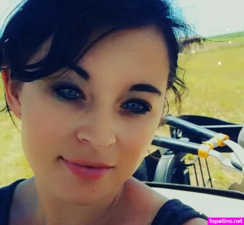 Erin Moor OnlyFans Thumbnail #n5NfUVM0eR