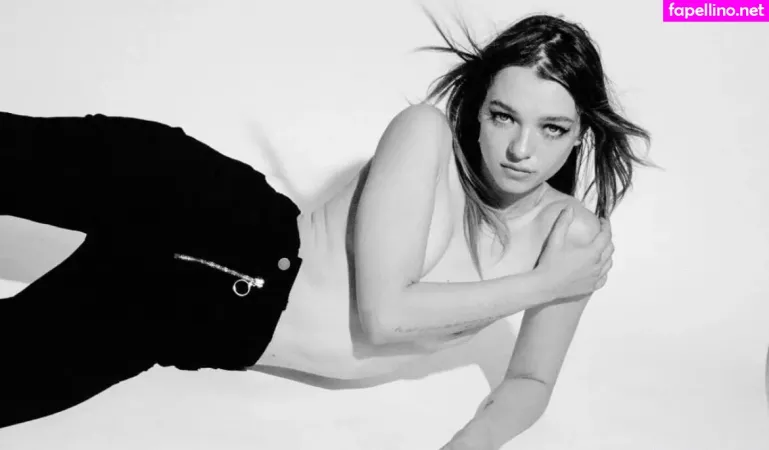 Esme Creed Miles OnlyFans Thumbnail #q7qvuclY5i