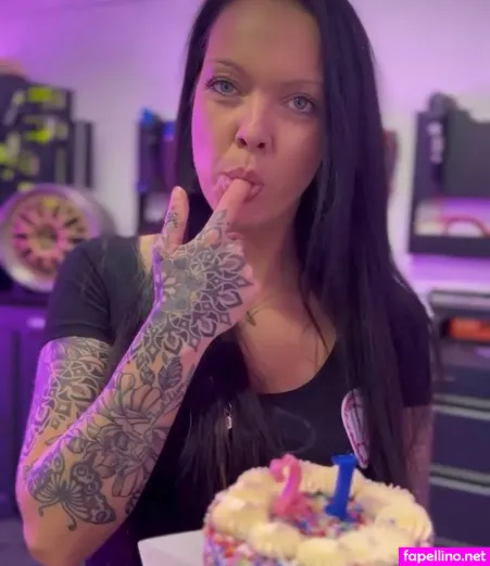 Esme Gelissen Detailing Girl OnlyFans Thumbnail #fKrNAom0NW