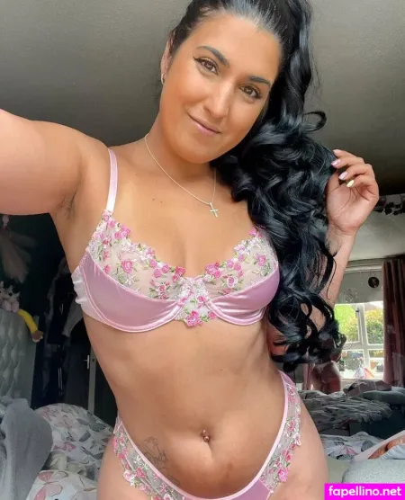 Esme Rose OnlyFans Thumbnail #om8f7m7rau