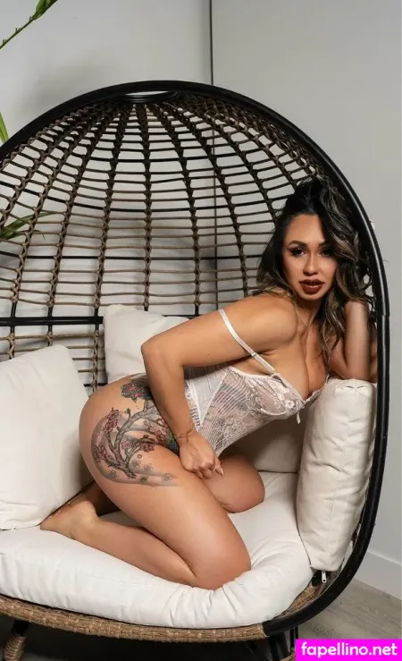 Esmeaura OnlyFans Thumbnail #UKtMLWMJmC