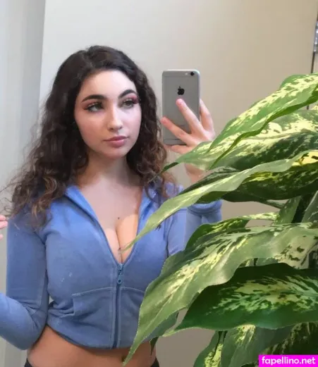 Estee Ambrose OnlyFans Thumbnail #U9f17XNaU5