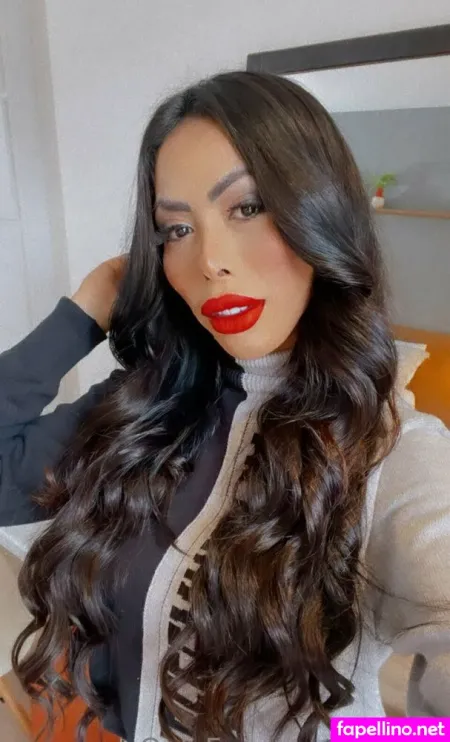 Estefany De Souza Main Profile Photo
