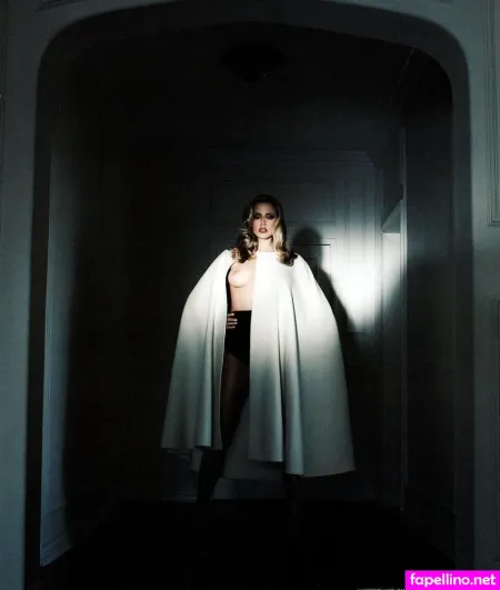 Estella Warren OnlyFans Thumbnail #4F4M6zOUYm