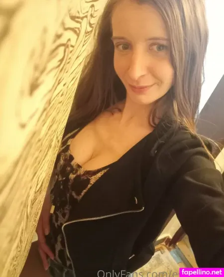 Ester Love OnlyFans Thumbnail #GyVdf2ll3K