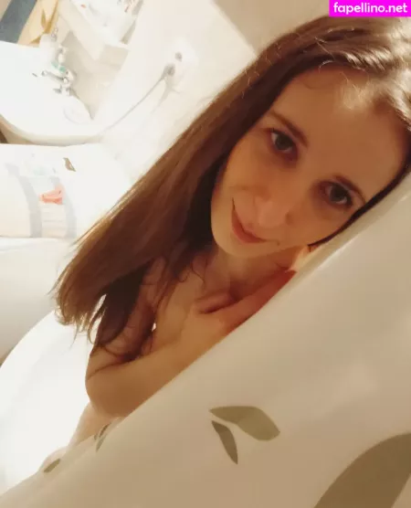 Esterfreee OnlyFans Thumbnail #eAqDeDRR4w